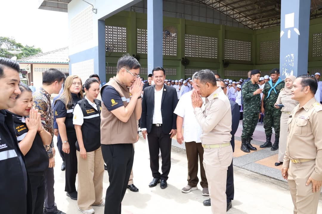 "อัครนันท์" ลุยปัตตานีติดตามเงินเยียวยา "ครูปาตีเมาะ" ลั่นครูใต้คือนักรบแถวหน้า