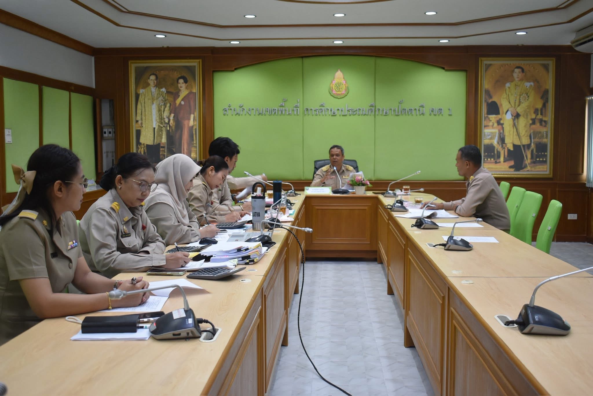 รอง ผอ.สพป.ปัตตานี เขต 1 ร่วมประชุมพิจารณาจัดตั้งงบประมาณ ปี 2569 เพื่อพัฒนาระบบไฟฟ้าสถานศึกษา