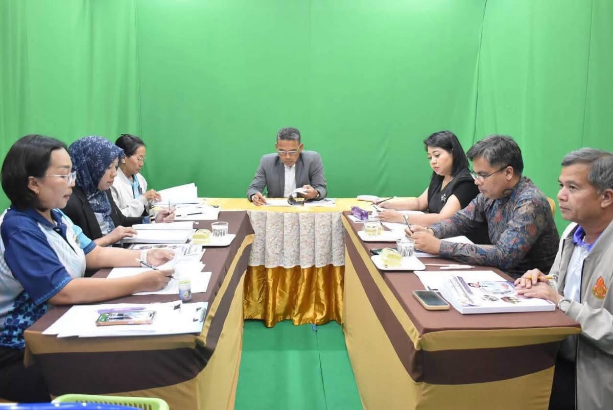 ผอ.สพป.ปัตตานี เขต 1 นำประชุมคณะกรรมการสรรหาและคัดเลือกครูดีเด่น “รางวัลเจ้าฟ้ากรมหลวงนราธิวาสราชนครินทร์” ประจำปี 2570