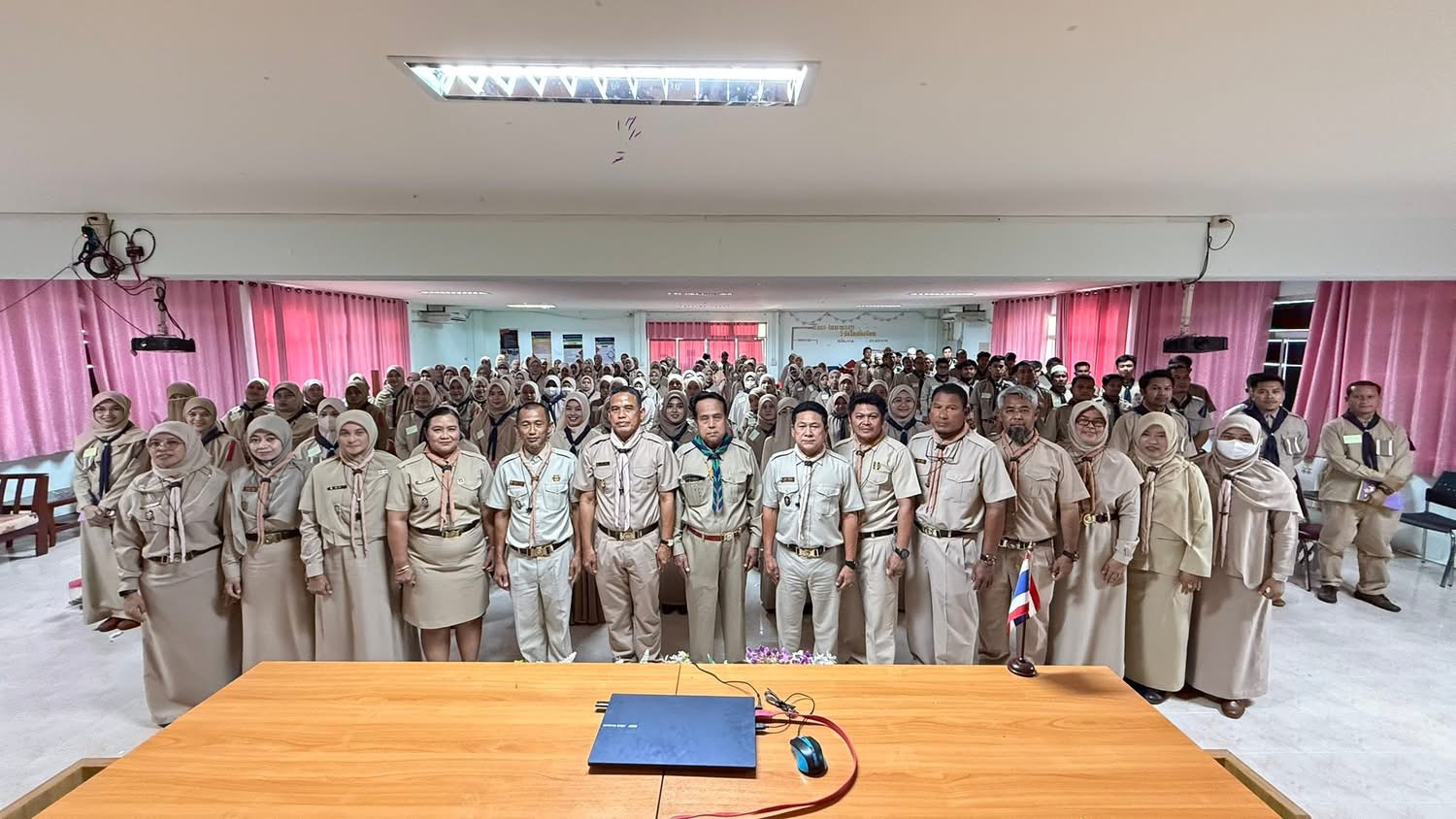 เข้าพบปะและให้โอวาทผู้เข้ารับการอบรมทักษะผู้กำกับลูกเสือ