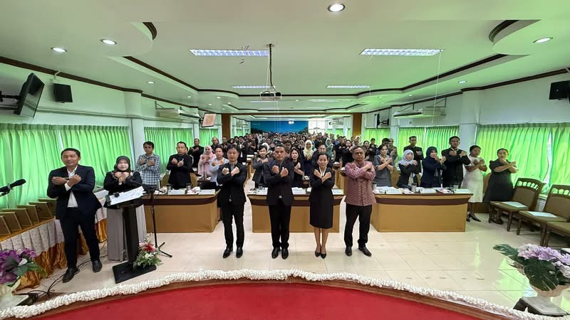 การประชุมผู้บริหารสถานศึกษาในสังกัด สพป.ปัตตานี เขต 1 เพื่อความโปร่งใสในสำนักงาน เขตพื้นที่การศึกษา