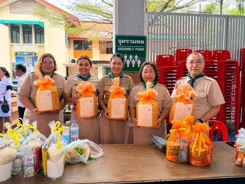 สพป.ปัตตานี เขต 1 ร่วมพิธีเจริญพระพุทธมนต์และทำบุญตักบาตร ถวายพระราชกุศล เนื่องในโอกาสวันเฉลิมพระชนมพรรษา พระบาทสมเด็จพระเจ้าอยู่หัว